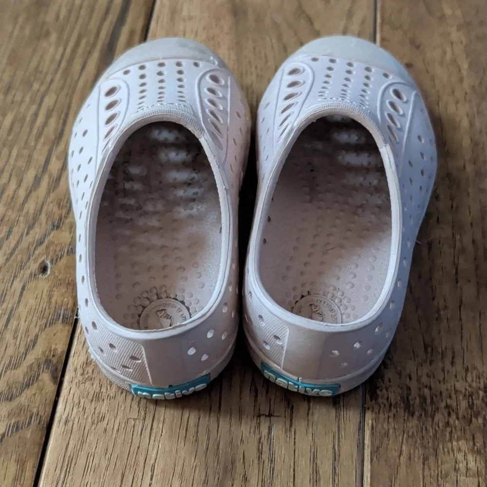 Native Jefferson Kids Water Shoes - Light Pink Slip-Ons